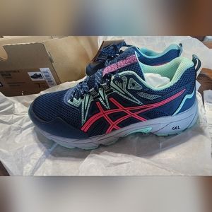Size 7 ASICS Shoes